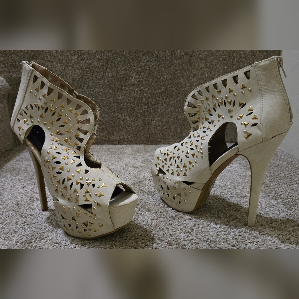 Scene Makaylia Chic Cream and Gold Women's Heels